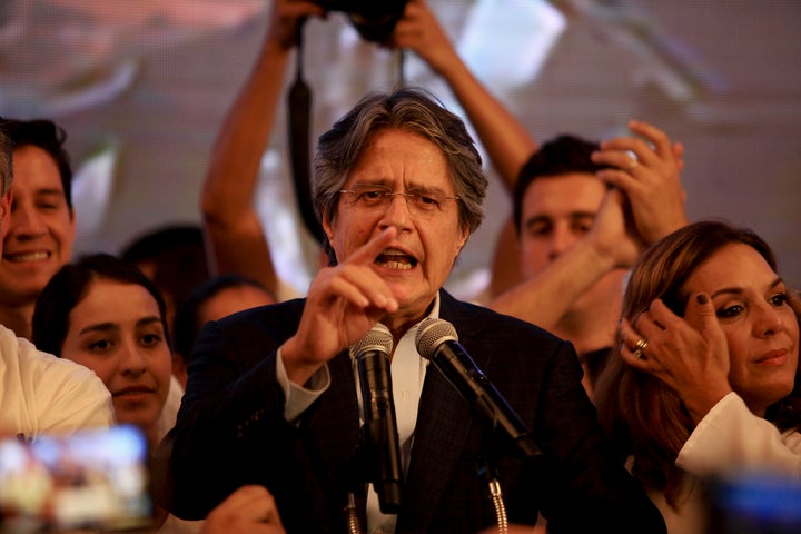El candidato derechista Guillermo Lasso durante la noche electoral