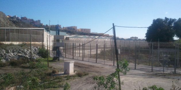 Unos 500 inmigrantes acceden a Ceuta en un asalto masivo a la