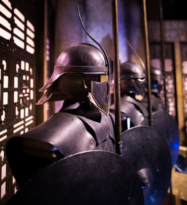 Armaduras de los Inmaculados en la sala del trono de Mereen.