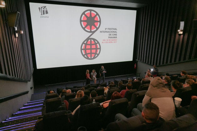 El director Sebastián Cordero y el actor Daniel Adum en la sesión de Q&A tras la proyección de su película.