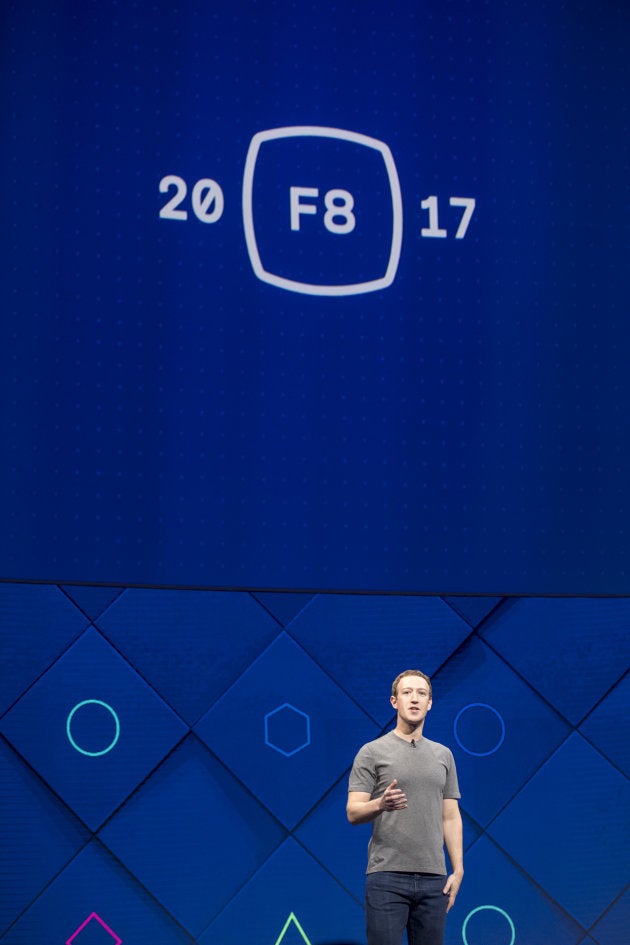Mark Zuckerberg, fundandor de Facebook Inc., habla en la Conferencia F8 de Facebook celebrada en San José, California, EEUU, el 18 de abril de 2017.