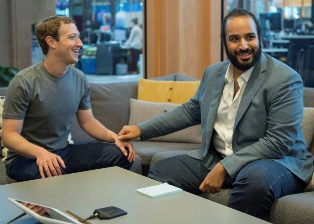 El príncipe Mohamed Bin Salmán junto a Mark Zuckerberg en las oficinas de Facebook en Silicon Valley.