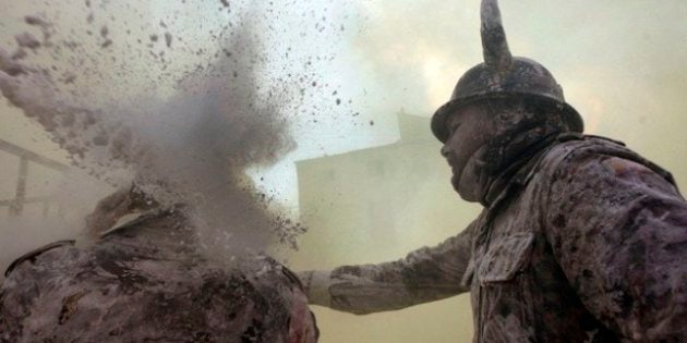 Los Enharinados: batalla de harina en Ibi como
