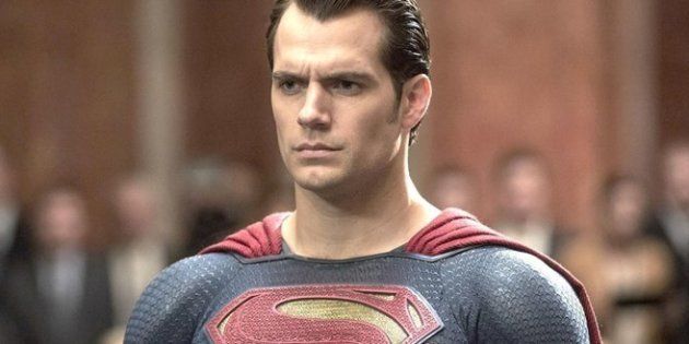 Henry Cavill no podía afeitarse para hacer de Superman y lo han solucionado