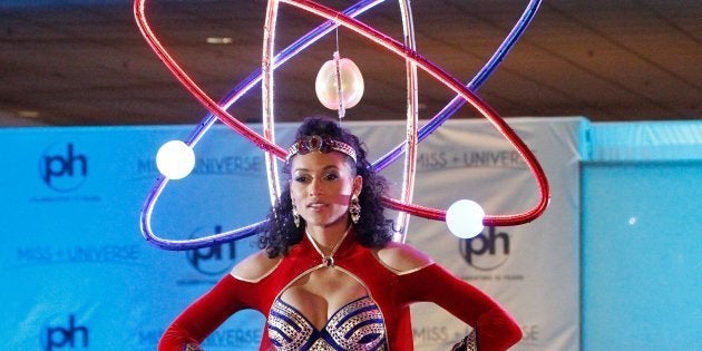 Dalí, un átomo y un orangután: los trajes regionales de Miss Universo