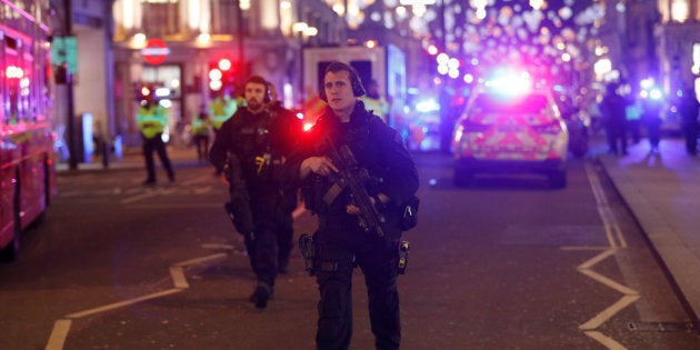 La Policia De Londres Evacua Oxford Street Por Una Falsa Alarma De Atentado El Huffpost