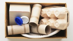 Cintas de vídeo, viejos vaqueros, cartones... mira en lo que se