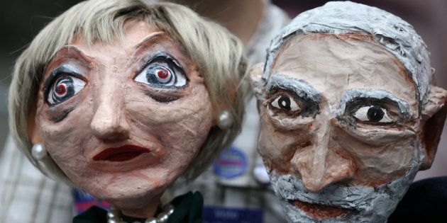 Marionetas de la líder conservadora, Theresa May, y el laborista Jeremy Corbyn.