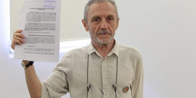 Luis Suárez-Carreño, vÍctima de la represiónn franquista, tras la rueda de prensa en la que ha explicado su caso.