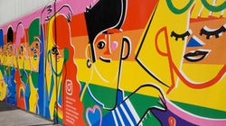 Un enorme y colorido mural por la igualdad LGTBI llega a Madrid con motivo del World