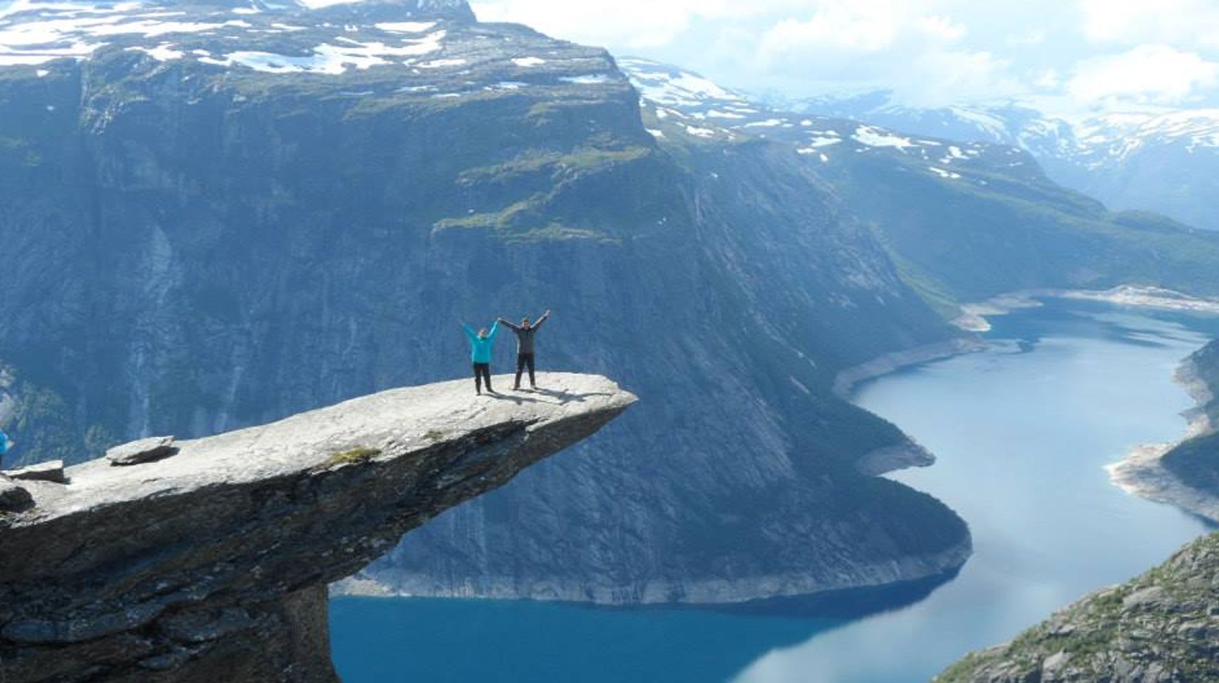 La historia que todo el mundo oculta tras la famosa foto en el Trolltunga,  en Noruega | El HuffPost