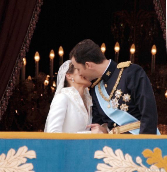 El beso de la boda Vs. el beso de la coronación: ¿cuál te gusta menos?