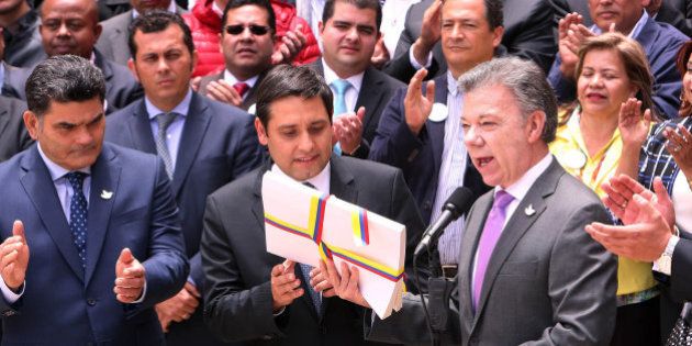 Santos declara alto el fuego definitivo con las FARC a partir de 29 de