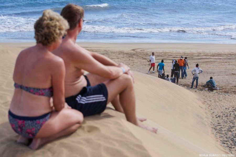 Una veintena de inmigrantes, aislados en una playa de Canarias durante horas por miedo al