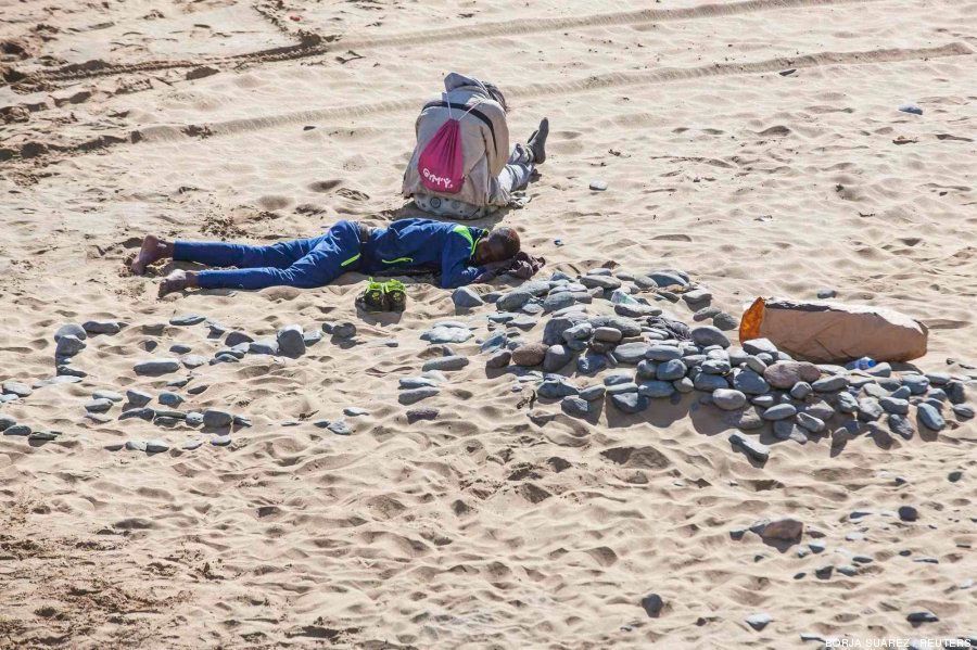 Una veintena de inmigrantes, aislados en una playa de Canarias durante horas por miedo al