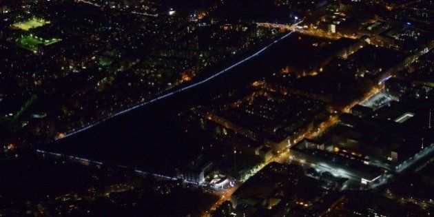 Impresionantes fotos nocturnas de Berlín: las luces blancas recrean el