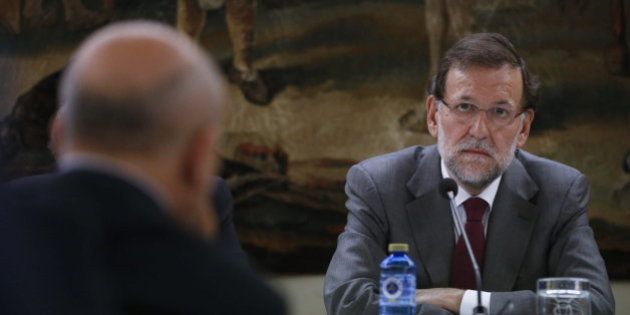 Rajoy escenifica su apoyo a Wert y se presenta por sorpresa en un acto junto a él