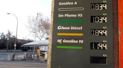 Los carburantes caen a los precios más bajos en 7 años en plena operación
