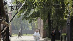 Auschwitz deja sin palabras al papa