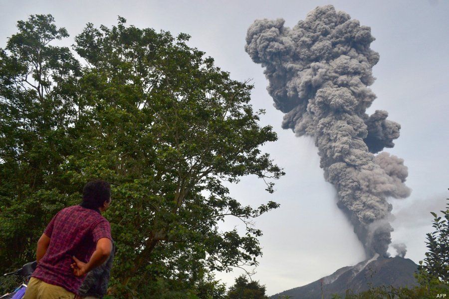 Sumatra, cubierta por la ceniza del volcán Sinabung