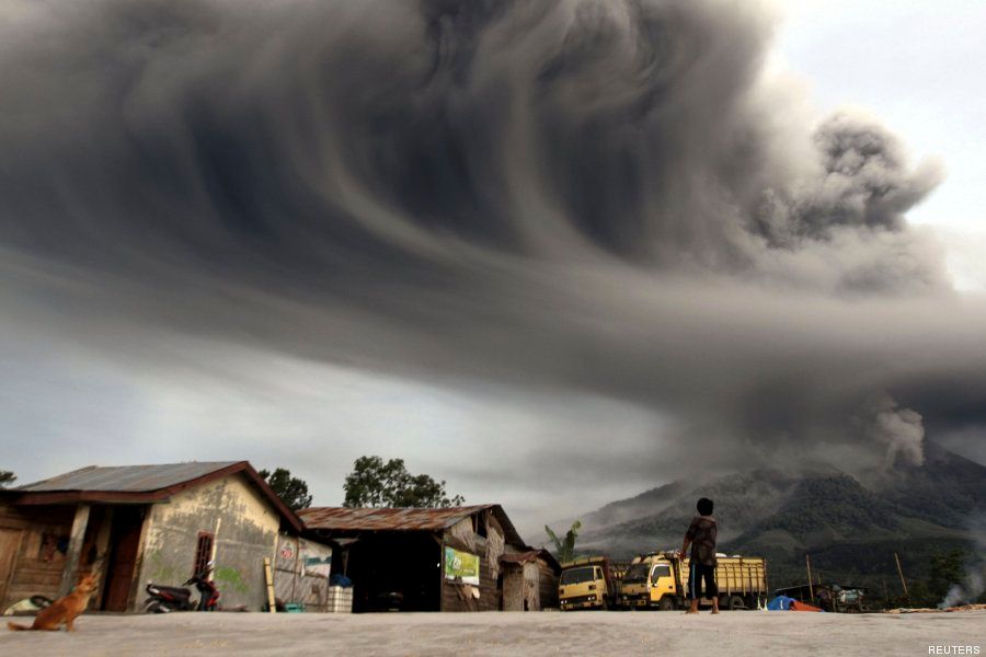 Sumatra, cubierta por la ceniza del volcán Sinabung