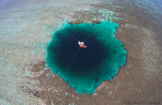 El Agujero Azul Más Profundo Del Mundo Está En El Mar De La China Meridional Y Mide 300 Metros El Huffpost