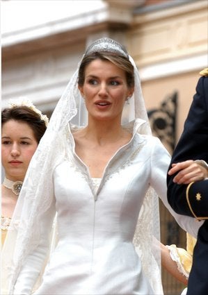 El diseño más famoso de Pertegaz: el vestido de boda de Letizia Ortiz  (FOTOS) | El HuffPost Tendencias