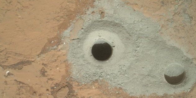El Curiosity completa la primera perforación para recoger muestras de Marte