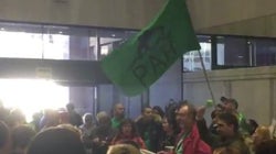 La PAH toma la sede de Goldman Sachs en