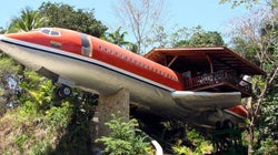 Un avión Boeing reconvertido en hotel de lujo y otros 9 extraños alojamientos