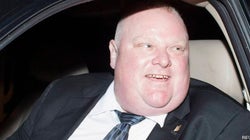 Reúnen dinero para comprar un vídeo del alcalde de Toronto fumando