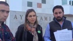 ¿Qué hacen tres dirigentes de VOX en