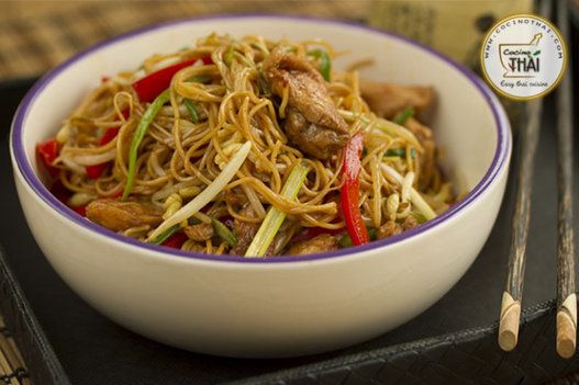 Auténticos fideos fritos chinos (Chow mein de Pollo)