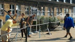 Críticas al museo de Auschwitz por colocar duchas para combatir el