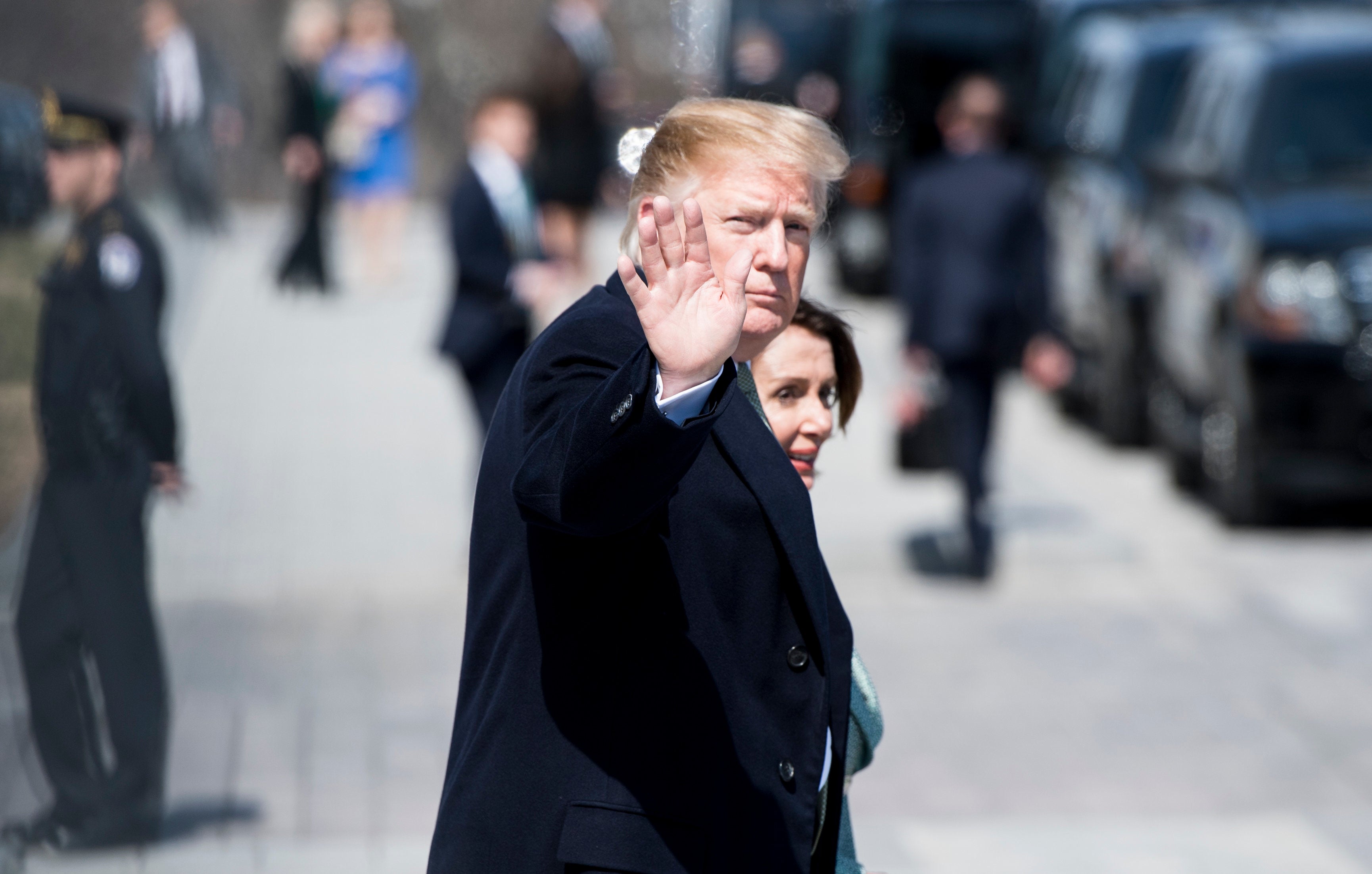Trump legt im Streit mit Kongress über Mauerbau Veto ein