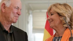 Aguirre cambiará la ley antitabaco por