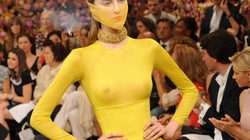 Así se ha estrenado Raf Simons en