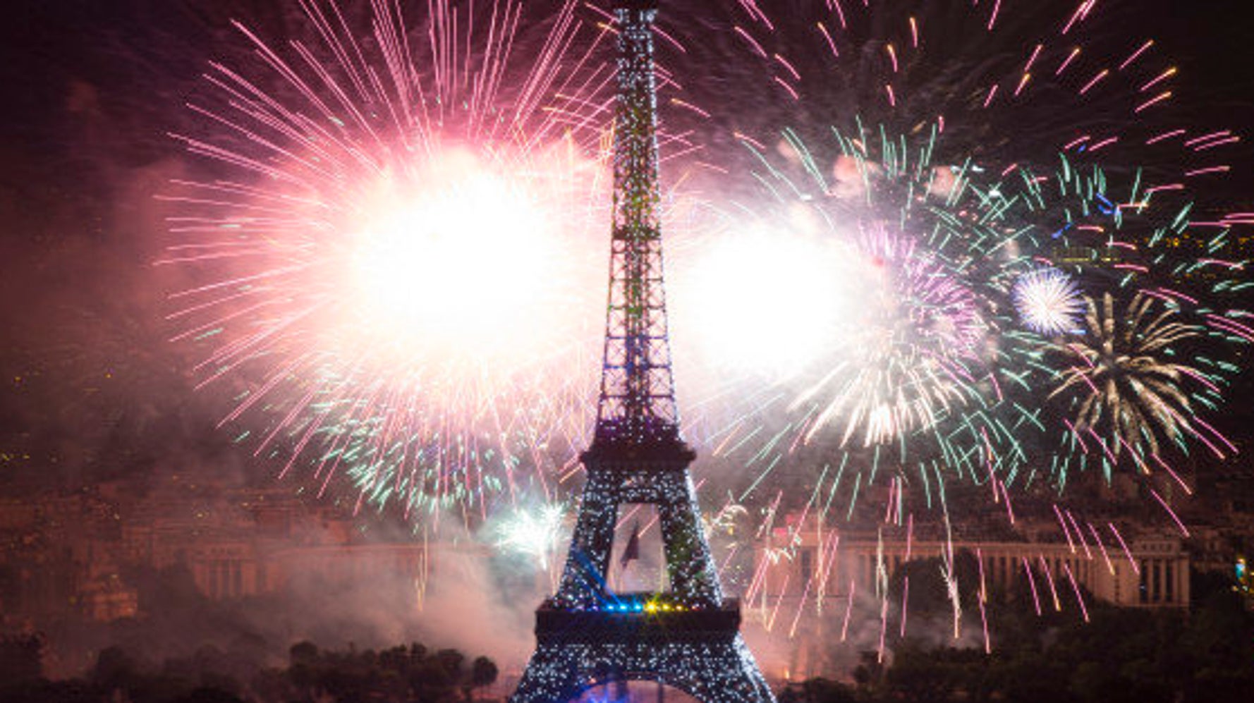 Las 25 iluminaciones más espectaculares de la Torre Eiffel desde 1924 (FOTOS, VÍDEOS) El