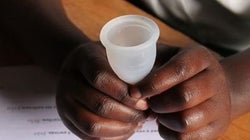 Cómo las copas menstruales están cambiando la vida en África