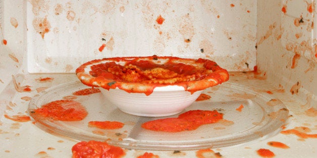 13 cosas que nunca deberías meter en el microondas | El HuffPost Noticias