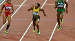 La velocista más bajita gana los 100 más rápidos de la