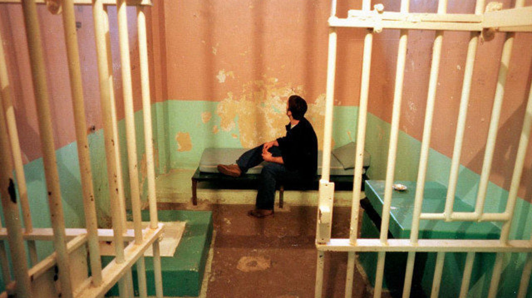 Bélgica estudia la creación de una cárcel flotante en Amberes ante el