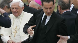 El mayordomo del papa y un cómplice serán juzgados por robo de