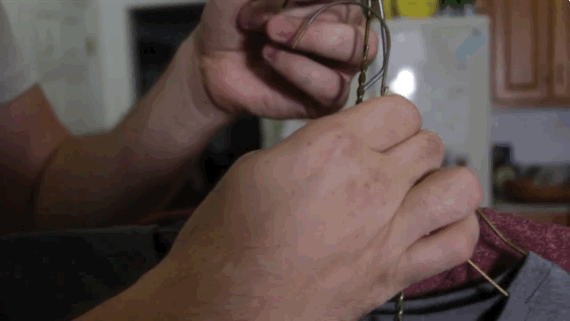 Nueve trucos fáciles y útiles que puedes hacer con perchas baratas | El