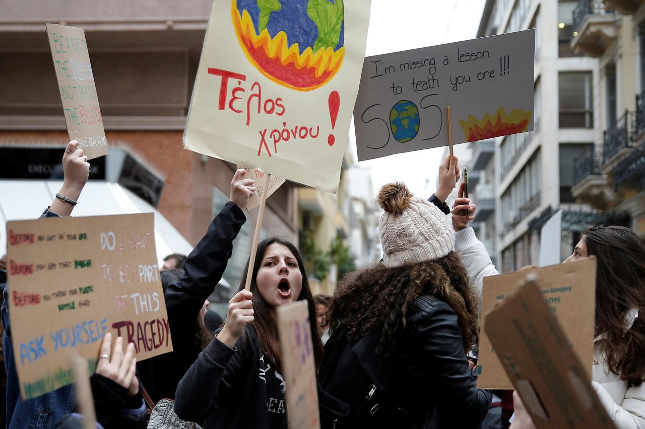 Εικόνες από την πορεία των μαθητών στην Αθήνα.