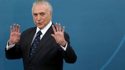 El presidente brasileño pretende parecer feminista y la lía con su