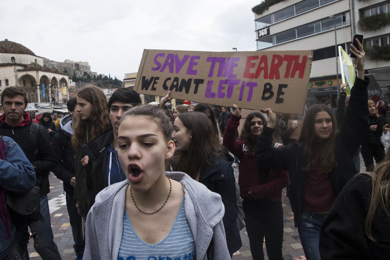 Εικόνες από την πορεία των μαθητών στην Αθήνα.