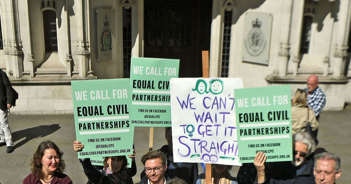 Mixed Sex Couples Will Soon Be Able To Get A Civil Partnership Huffpost Uk News