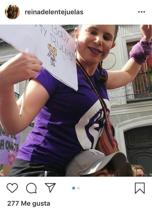Carla Vigo Ortiz, la sobrina de la reina Letizia, como una más en la manifestación del