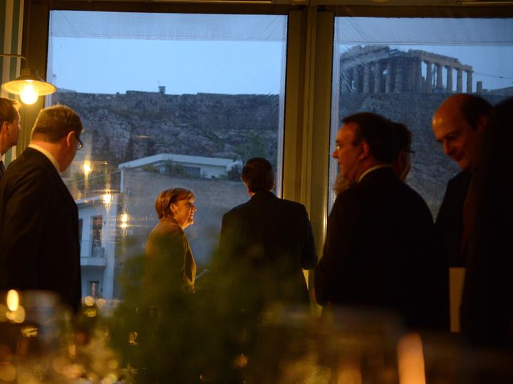 Ο Αντώνης Σαμαράς εδώ σε στιγμιότυπο με την Αγκελα Μέρκελ, σε δείπνο με θέα την Ακρόπολη.